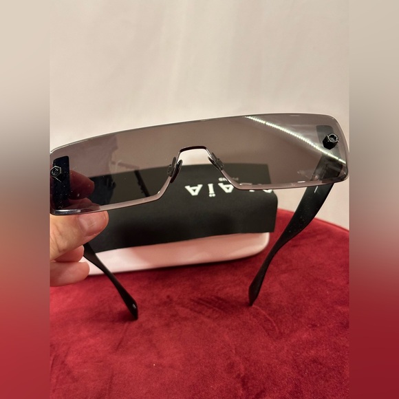 NWT ALAIA ALAÃA Lettering Logo Rectangular Sunglasses in Black & Grey NEW FWRD - Picture 6 of 13